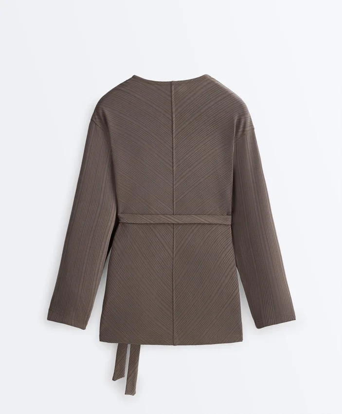 Lange Jacke mit asymmetrischen Streifen aus Modal Lange Jacke mit asymmetrischen Streifen aus Modal