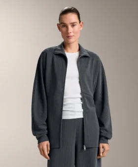 Lange Jacke mit asymmetrischen Streifen aus Modal