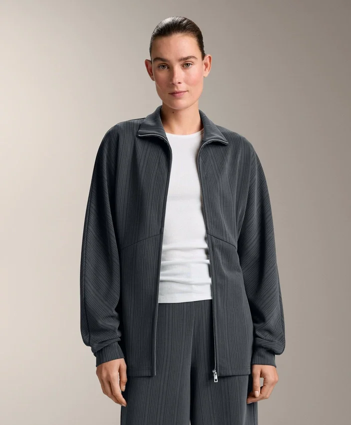 Lange Jacke mit asymmetrischen Streifen aus Modal Lange Jacke mit asymmetrischen Streifen aus Modal