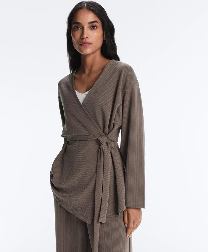 Lange Jacke mit asymmetrischen Streifen aus Modal Lange Jacke mit asymmetrischen Streifen aus Modal