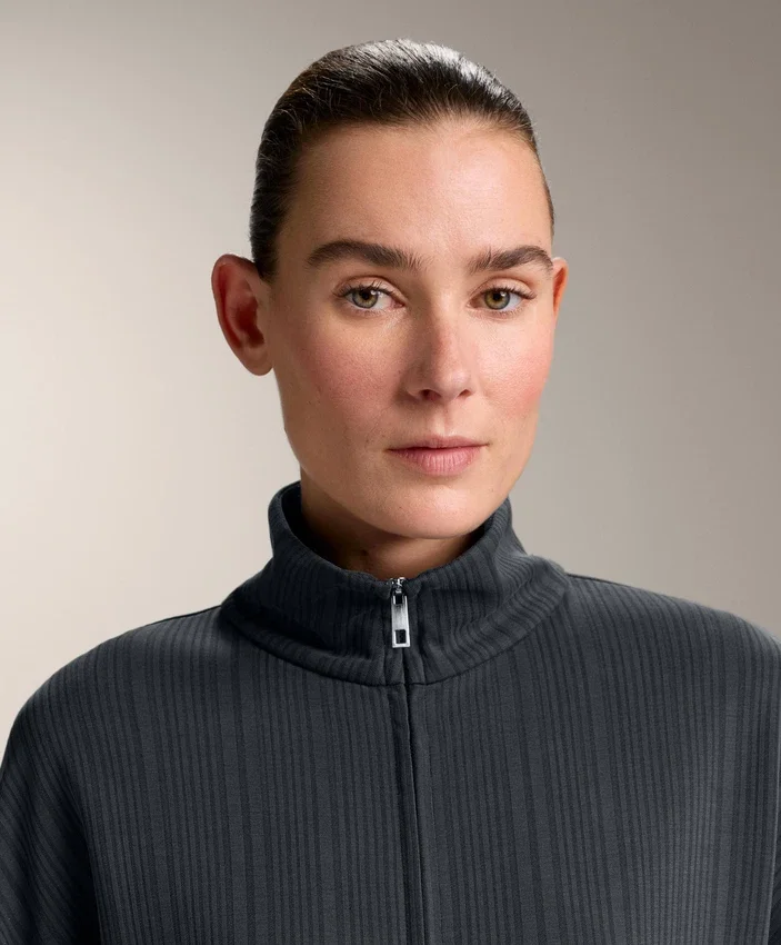 Lange Jacke mit asymmetrischen Streifen aus Modal Lange Jacke mit asymmetrischen Streifen aus Modal