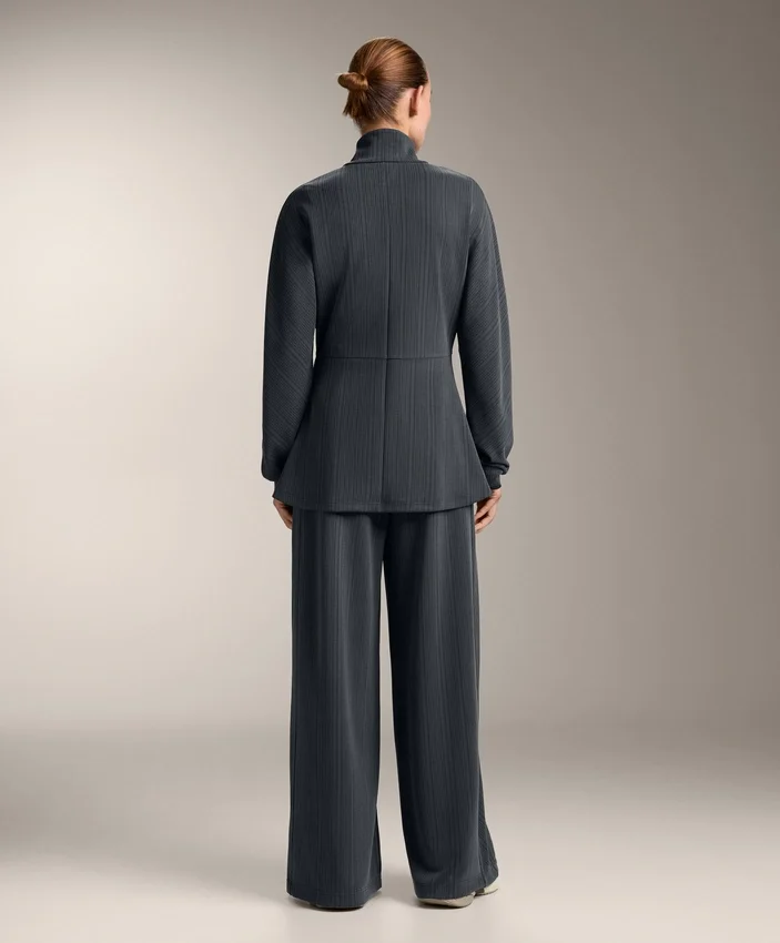 Lange Jacke mit asymmetrischen Streifen aus Modal Lange Jacke mit asymmetrischen Streifen aus Modal