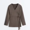 Lange Jacke mit asymmetrischen Streifen aus Modal Lange Jacke mit asymmetrischen Streifen aus Modal