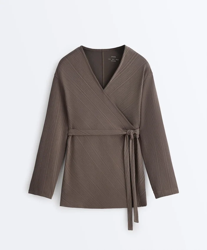Lange Jacke mit asymmetrischen Streifen aus Modal Lange Jacke mit asymmetrischen Streifen aus Modal