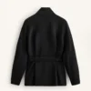 Lange Jacke mit Gürtel aus gebürstetem Modal Lange Jacke mit Gürtel aus gebürstetem Modal