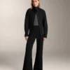 Lange Jacke mit Gürtel aus gebürstetem Modal Lange Jacke mit Gürtel aus gebürstetem Modal