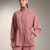 Lange Jacke mit verstellbarer Taille und gestreifter Struktur Lange Jacke mit verstellbarer Taille und gestreifter Struktur