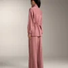 Lange Jacke mit verstellbarer Taille und gestreifter Struktur Lange Jacke mit verstellbarer Taille und gestreifter Struktur