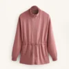 Lange Jacke mit verstellbarer Taille und gestreifter Struktur Lange Jacke mit verstellbarer Taille und gestreifter Struktur