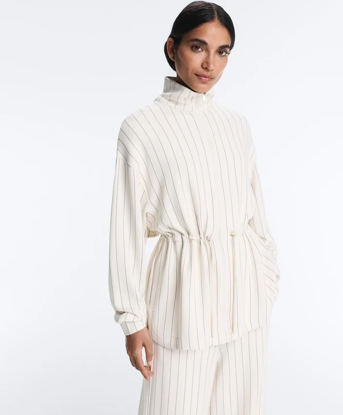 Lange Nadelstreifen-Jacke mit verstellbarer Taille und Soft Touch-Modal Lange Nadelstreifen-Jacke mit verstellbarer Taille und Soft Touch-Modal
