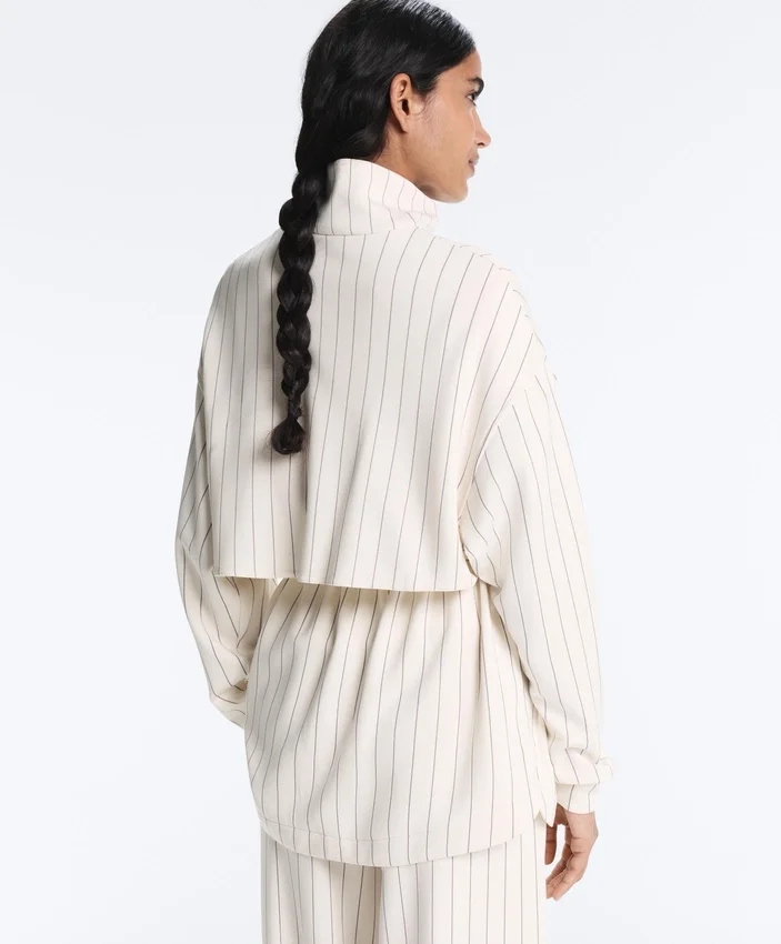 Lange Nadelstreifen-Jacke mit verstellbarer Taille und Soft Touch-Modal Lange Nadelstreifen-Jacke mit verstellbarer Taille und Soft Touch-Modal