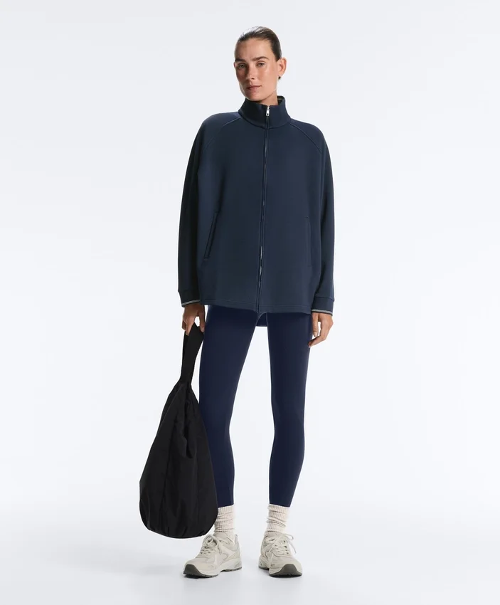 Lange Piqué-Jacke mit kontrastierender Baumwollpaspel Lange Piqué-Jacke mit kontrastierender Baumwollpaspel