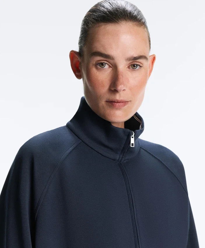 Lange Piqué-Jacke mit kontrastierender Baumwollpaspel Lange Piqué-Jacke mit kontrastierender Baumwollpaspel
