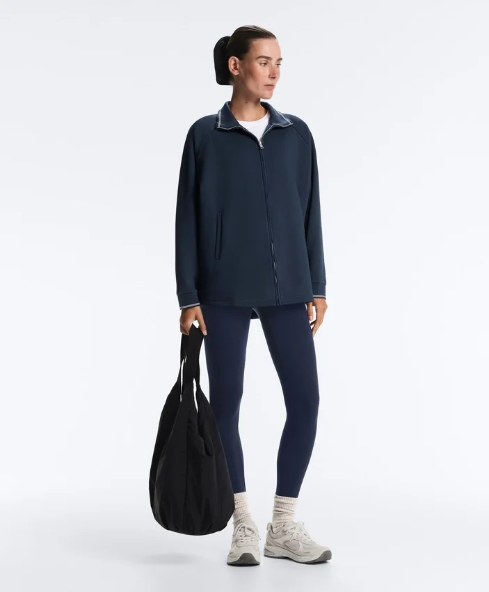 Lange Piqué-Jacke mit kontrastierender Baumwollpaspel Lange Piqué-Jacke mit kontrastierender Baumwollpaspel