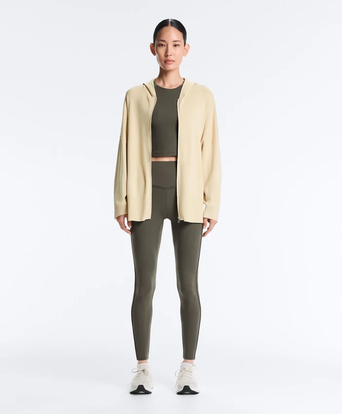 Lange Strickjacke mit Kapuze Lange Strickjacke mit Kapuze