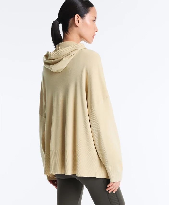 Lange Strickjacke mit Kapuze Lange Strickjacke mit Kapuze