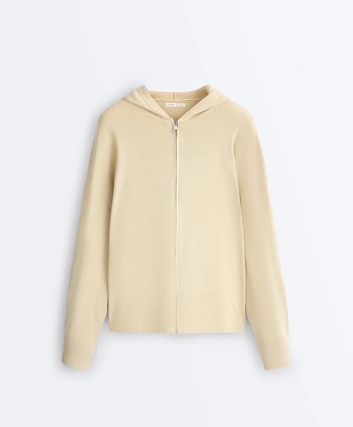 Lange Strickjacke mit Kapuze Lange Strickjacke mit Kapuze