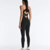 Langer Compressive Jumpsuit mit Neckholder