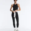 Langer Compressive Jumpsuit mit Neckholder