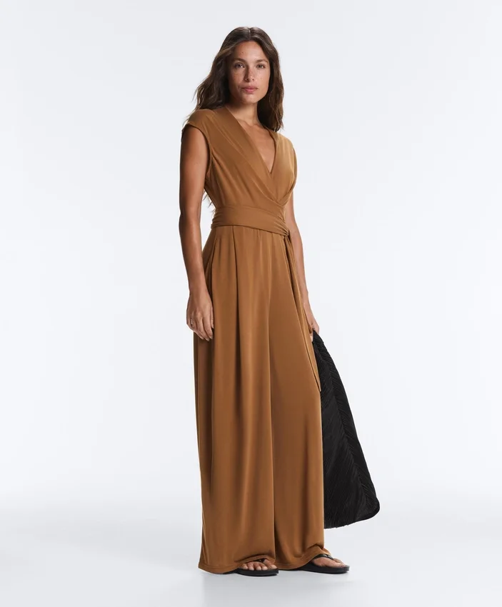 Langer Jumpsuit aus Modal-Mischgewebe mit gekreuztem Ausschnitt Langer Jumpsuit aus Modal-Mischgewebe mit gekreuztem Ausschnitt