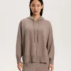 Langer Strickpullover mit Kapuze