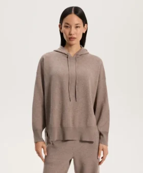 Langer Strickpullover mit Kapuze