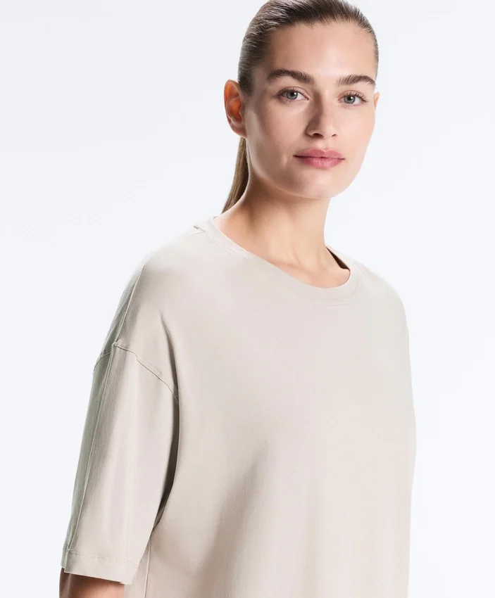 Langes, kurzärmeliges T-Shirt aus Baumwollmischung Langes, kurzärmeliges T-Shirt aus Baumwollmischung