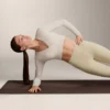Langärmliges Crossover-Top aus geripptem Modal-Mischgewebe