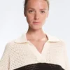 Langärmliges Polohemd aus 100 % Baumwolle mit gestreiftem, offenem Strickmuster Langärmliges Polohemd aus 100 % Baumwolle mit gestreiftem, offenem Strickmuster