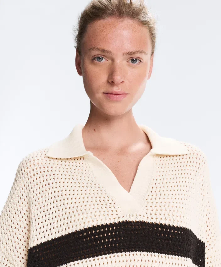 Langärmliges Polohemd aus 100 % Baumwolle mit gestreiftem, offenem Strickmuster Langärmliges Polohemd aus 100 % Baumwolle mit gestreiftem, offenem Strickmuster
