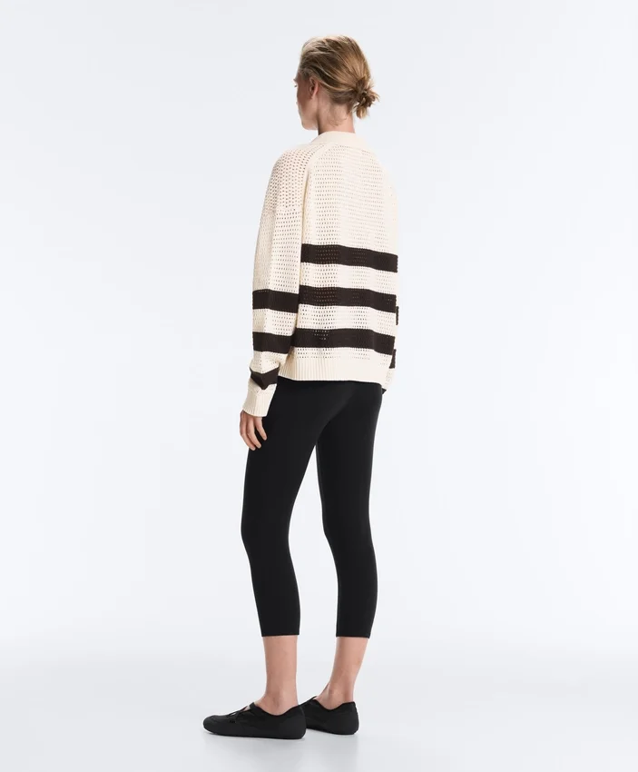 Langärmliges Polohemd aus 100 % Baumwolle mit gestreiftem, offenem Strickmuster Langärmliges Polohemd aus 100 % Baumwolle mit gestreiftem, offenem Strickmuster