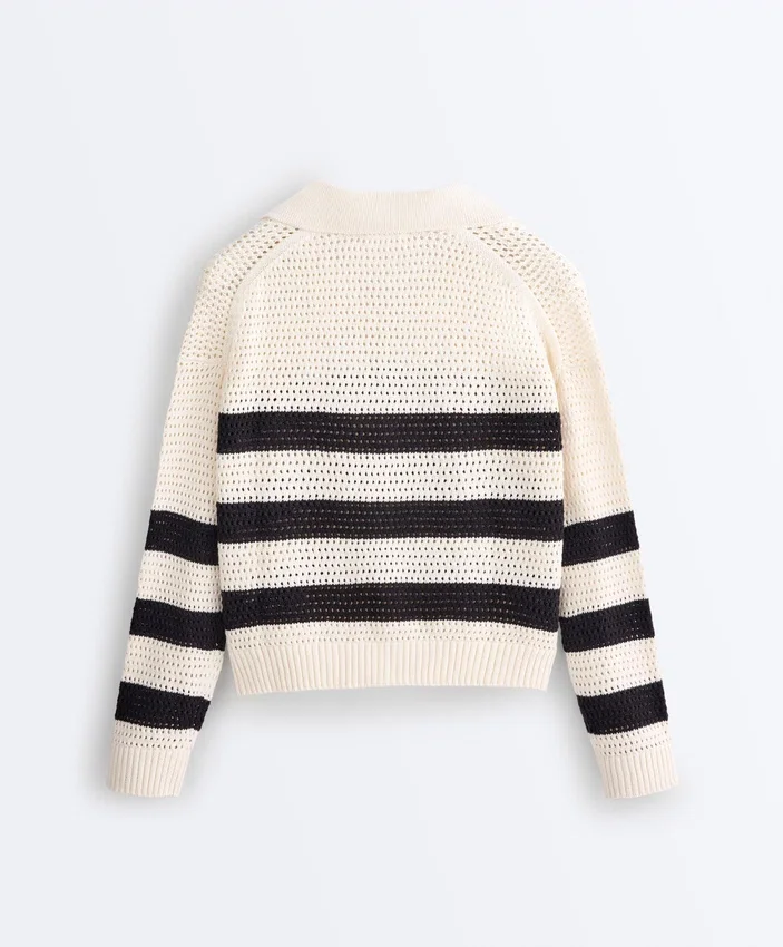 Langärmliges Polohemd aus 100 % Baumwolle mit gestreiftem, offenem Strickmuster Langärmliges Polohemd aus 100 % Baumwolle mit gestreiftem, offenem Strickmuster