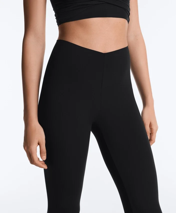 Leggings mit hoher Taille, knöchellang, mit Light Touch-Tragegefühl und V-Ausschnitt, 65 cm Leggings mit hoher Taille, knöchellang, mit Light Touch-Tragegefühl und V-Ausschnitt, 65 cm