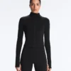 Leichte, warme Funktionsjacke mit Nähten Leichte, warme Funktionsjacke mit Nähten