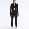 Leichte, warme Funktionsjacke mit Nähten Leichte, warme Funktionsjacke mit Nähten