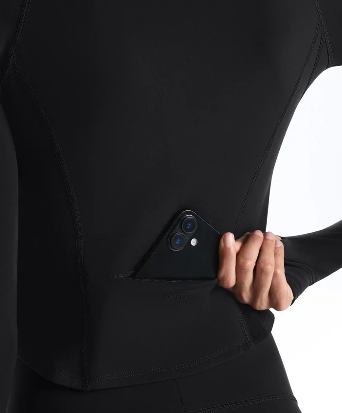Leichte, warme Funktionsjacke mit Nähten Leichte, warme Funktionsjacke mit Nähten