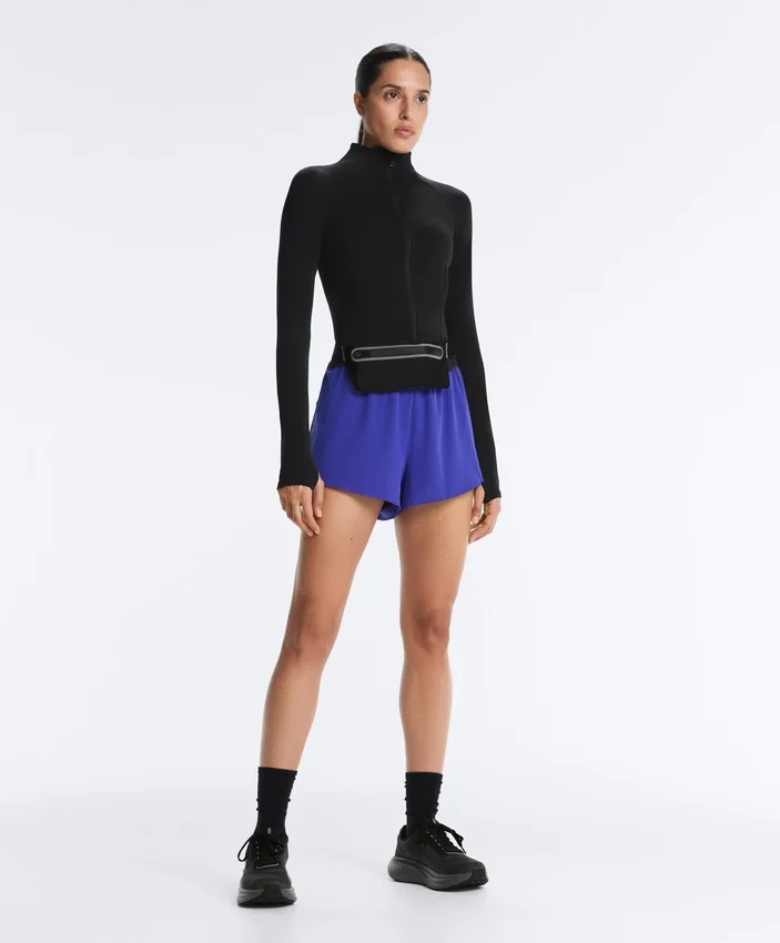 Leichte, warme Funktionsjacke mit Nähten Leichte, warme Funktionsjacke mit Nähten
