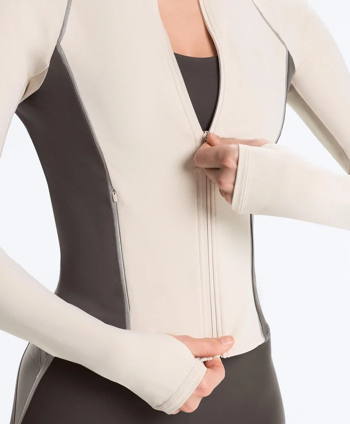 Leichte, warme, reflektierende Funktionsjacke Leichte, warme, reflektierende Funktionsjacke
