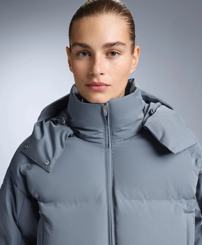 Leichte, wasserabweisende kurze Skijacke aus 80 % Daunen und 20 % Minardi Piume Leichte, wasserabweisende kurze Skijacke aus 80 % Daunen und 20 % Minardi Piume