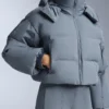 Leichte, wasserabweisende kurze Skijacke aus 80 % Daunen und 20 % Minardi Piume Leichte, wasserabweisende kurze Skijacke aus 80 % Daunen und 20 % Minardi Piume