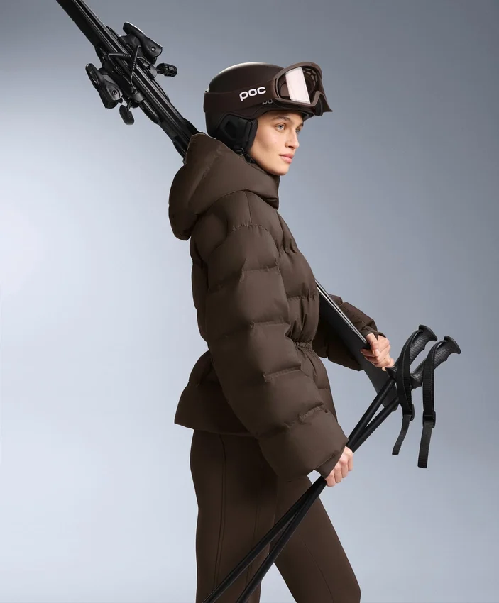 Leichte, wattierte Jacke mit einer wasserabweisenden Füllung aus 80 % Daunen und 20 % Minardi Piume Ski. Leichte, wattierte Jacke mit einer wasserabweisenden Füllung aus 80 % Daunen und 20 % Minardi Piume Ski.