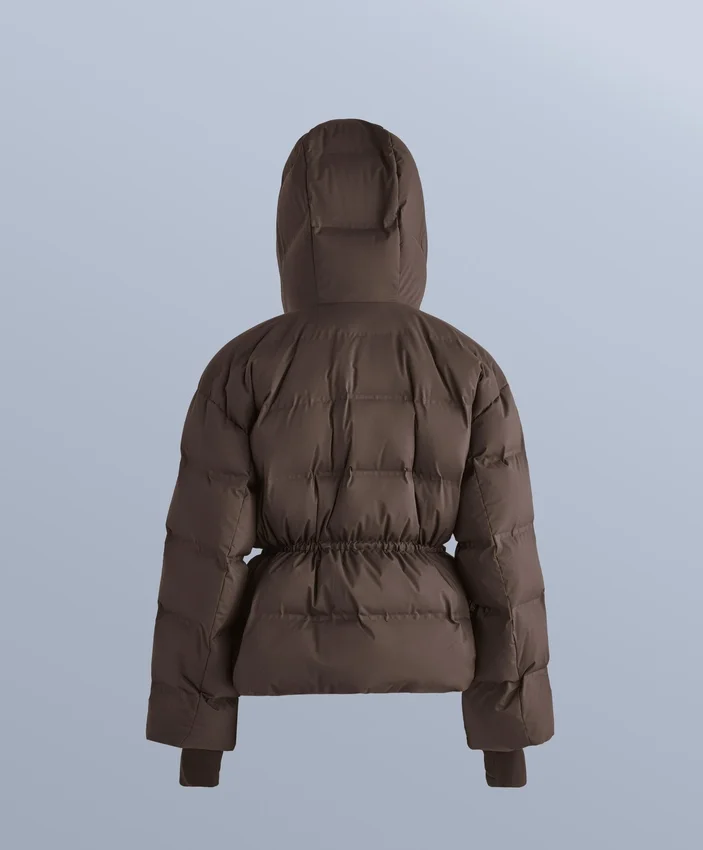 Leichte, wattierte Jacke mit einer wasserabweisenden Füllung aus 80 % Daunen und 20 % Minardi Piume Ski. Leichte, wattierte Jacke mit einer wasserabweisenden Füllung aus 80 % Daunen und 20 % Minardi Piume Ski.