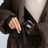 Leichte, wattierte Jacke mit einer wasserabweisenden Füllung aus 80 % Daunen und 20 % Minardi Piume Ski. Leichte, wattierte Jacke mit einer wasserabweisenden Füllung aus 80 % Daunen und 20 % Minardi Piume Ski.