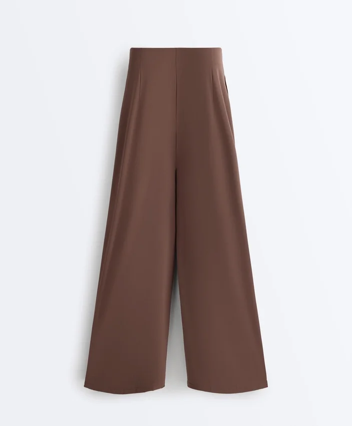 Leichte, weit geschnittene Hose mit Abnähern Leichte, weit geschnittene Hose mit Abnähern