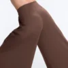 Leichte, weit geschnittene Hose mit Abnähern Leichte, weit geschnittene Hose mit Abnähern