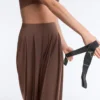 Leichte, weit geschnittene Hose mit Abnähern Leichte, weit geschnittene Hose mit Abnähern