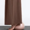 Leichte, weit geschnittene Hose mit Abnähern Leichte, weit geschnittene Hose mit Abnähern