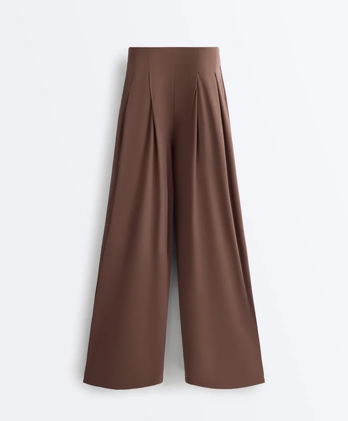 Leichte, weit geschnittene Hose mit Abnähern Leichte, weit geschnittene Hose mit Abnähern