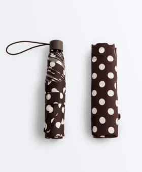 Leichter Regenschirm mit Polka-Dot-Muster Leichter Regenschirm mit Polka-Dot-Muster