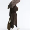 Leichter Regenschirm mit Polka-Dot-Muster Leichter Regenschirm mit Polka-Dot-Muster